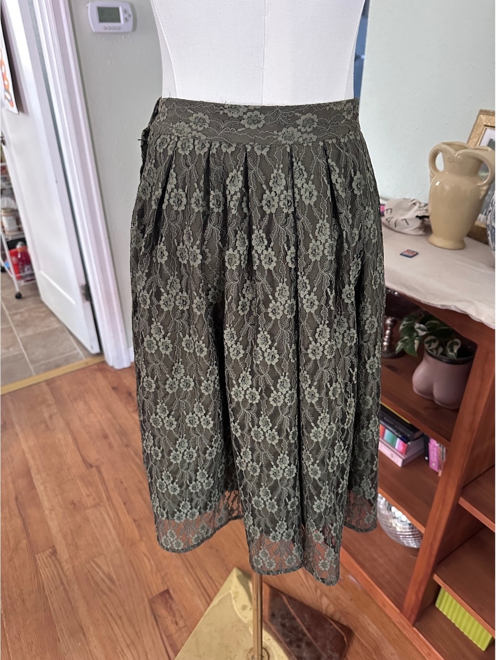 Beautiful Vintage Chinoise Olive Green Lace Midi Skort (8)